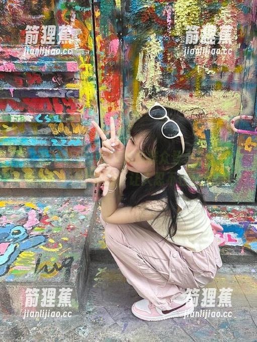 17吃瓜群众 在17吃瓜群众登录后,每个瓜都是一场小冒险,让人忍不住往里跳!