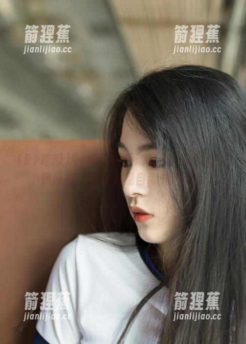 51吃瓜最新动态：抢镜的张家界新娘，可以说是自带光环吗？