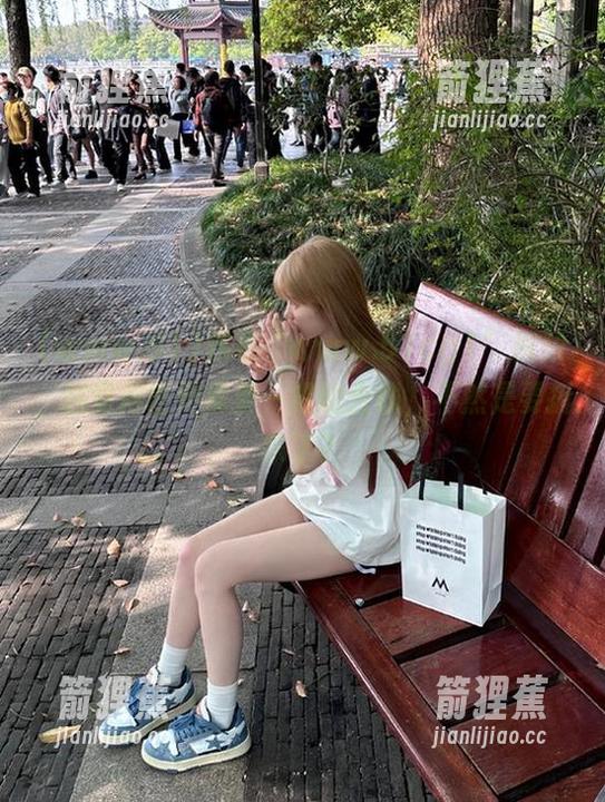 越看“www.51cg1”视频，越觉得世界需要一把缝合线，不然是要拆家了？