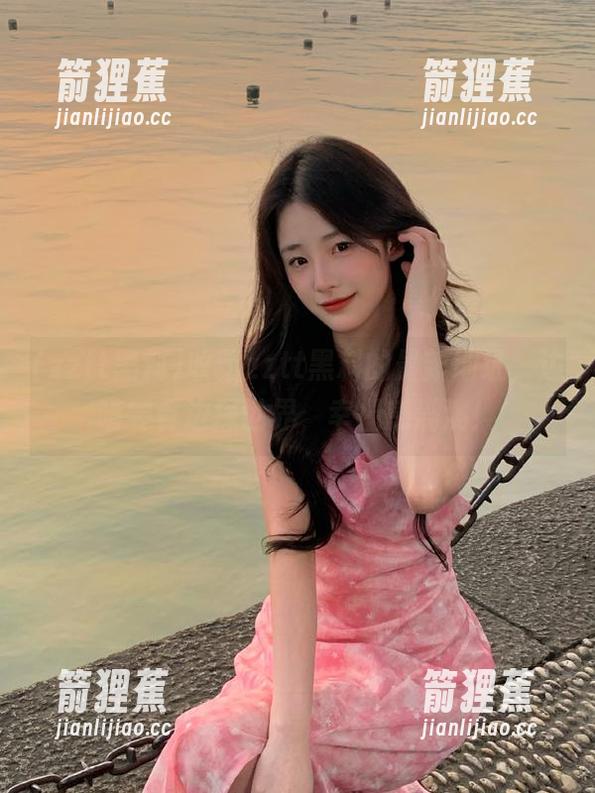 收藏zztt黑料的最新地址，边啃零食边探世界，幸福感满满！