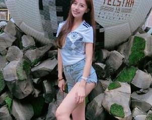 “明星黑料”网站的网址像个黑洞，把我吸进了各种无聊的八卦！