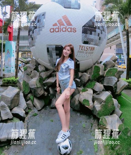 “明星黑料”网站的网址像个黑洞，把我吸进了各种无聊的八卦！