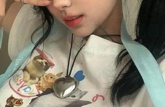 气氛有点尴尬？直达明星黑料网站，送你直击心脏的信息，下次出门可得加点小心哦！