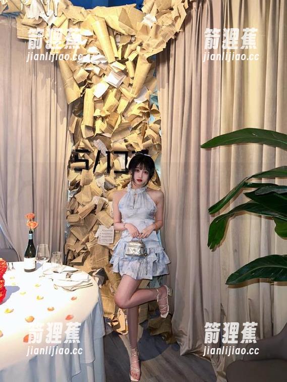 听说每日吃瓜app又暴露了一位网红，快搬好小板凳！