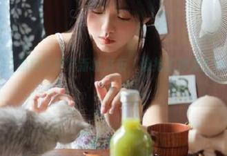 黑料不打烊新址发布，谁抢了沙发？快来悄悄看看！