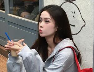 懒洋洋地登录黑料在线，瓜还是想看，但心有些萌动？