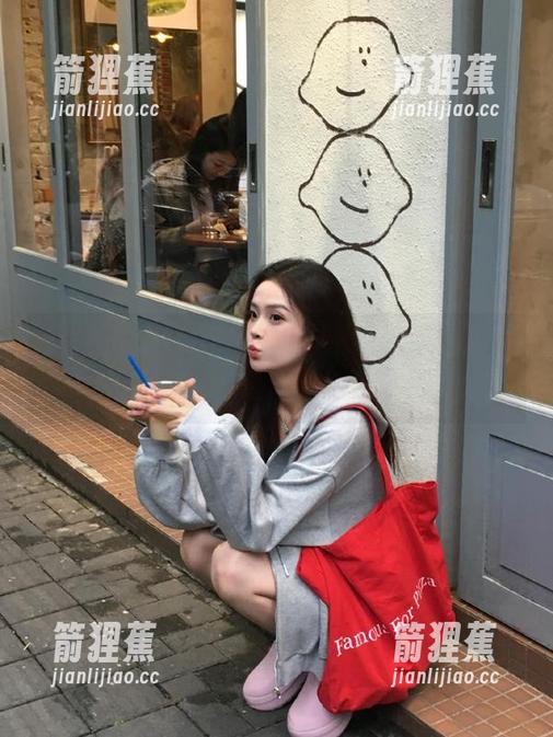 懒洋洋地登录黑料在线，瓜还是想看，但心有些萌动？