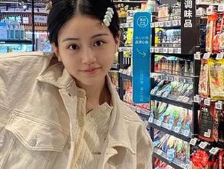 勇敢下载黑料在线，让我在观影时也能偷听到一些八卦