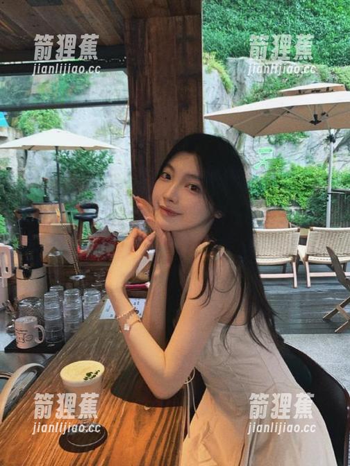 围绕着“黑料正能量官网”，难以自拔的八卦怪圈为何如此吸引？