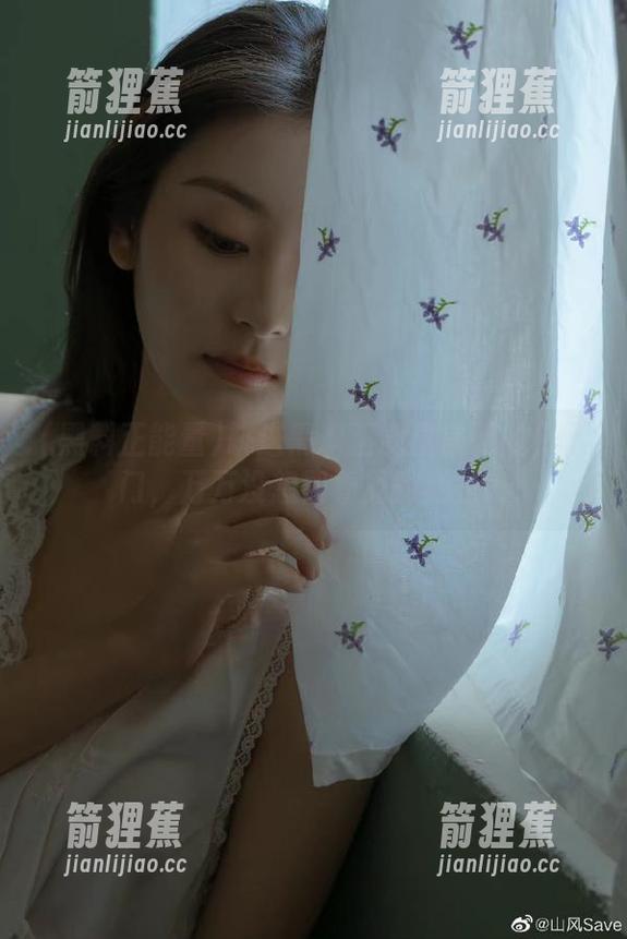 跳进黑料正能量官网的传送门，万万没想到看见的竟是…